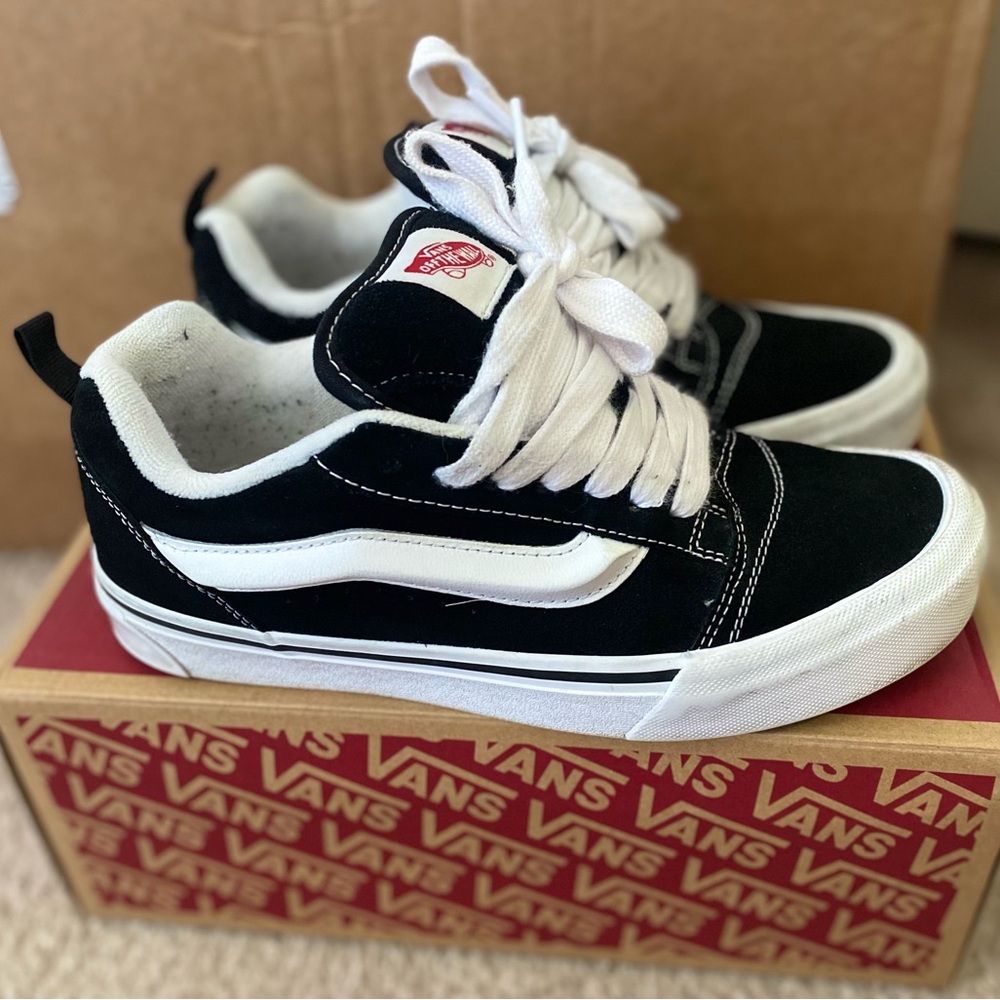 Knu Skool Vans Black/White- Size 7M/8.5W